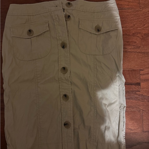 Banana Republic khaki skirt - Picture 2 of 2